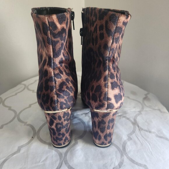 Bamboo Leopard print Ankle boots with goldtone heels - Picture 7 of 10